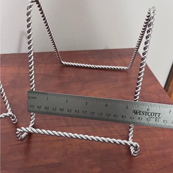 Silver Twisted Metal Plate Stands - Picture 2 of 3